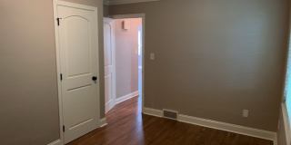 2400 Hillview Avenue Gallery 21