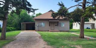 2 bedroom 1 bathroom house in Downtown Edmond with central heat and air and washer/dryer hookup Gallery 11