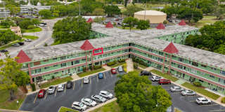 Fantastic 2br/2ba Condo in 55+ Community in On Top Of The World, Clearwater ! Gallery 1