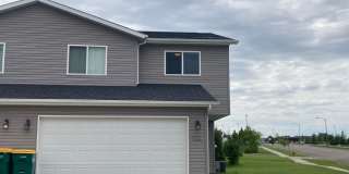 3 bed 2.5 Bath Twin Home SORRY NO PETS!! Gallery 1