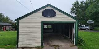 AVAILABLE September 1st- 4 Bed 3 Bath w/ Spacious Back Deck - SHORT TERM LEASE TILL END OF APRIL Gallery 38