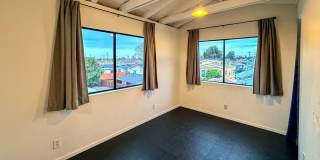 REMODELED HUGE BRIGHT 2400sf 4BR/3.5BA Havenscourt Split Level Home w Cottage AVAIL NOW Gallery 37