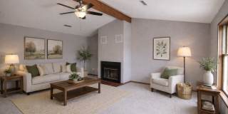 Spacious 3 bedroom w/ fenced yard Gallery 4