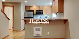 Charming two-story condo with two master suites - Pet Friendly! Gallery 6