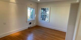 Great House in Oakland with a yard! 2 Beds, 1 Bath Gallery 34
