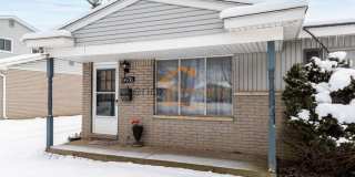 Beautiful Ranch In Plymouth 1 MONTH FREE RENT!! Gallery 1