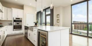 250 W Spring Street Gallery 7