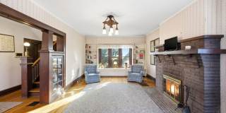 6+BR House on E. Lane – Central Campus – Newly Renovated + Free Parking – Flexible Move-In Gallery 8