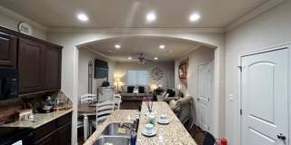 Spacious 2 Bed/2.5 Bath Condo in Gateway Villas! Gallery 8