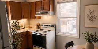 1409 & 1409 1/2 W Jackson St Gallery 1