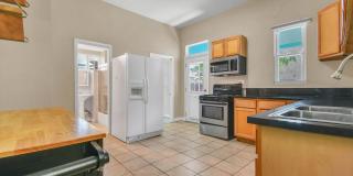 Charming Victorian Home in the Desirable Cole Neighborhood!- Available Early July!! Gallery 8