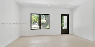 950 Bayamo Ave Gallery 24