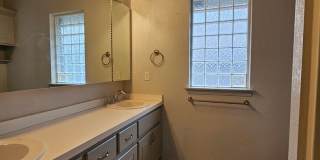 (3) Bed/(2) Bath in SW OKC/Moore Avail NOW! Pet Negotiable! Gallery 13