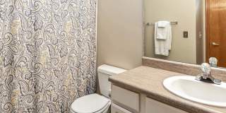 Lakeside Hills Apartments Gallery 9
