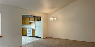 Comfortable Living in this 2 Bedroom 2 Bath Townhome Gallery 1