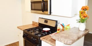 Warner Courtyard Apartments Gallery 17