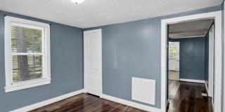 Charming 2 Bedroom Home, close to USC & located on a Large Lot! Gallery 7