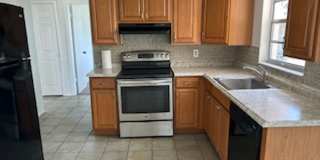 Well maintained 2/1 in a quiet neighborhood Gallery 3