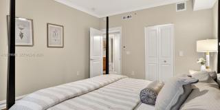 1200 Hillsboro Mile Gallery 24