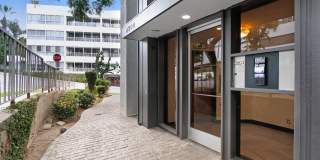 8300 De Longpre Apartments Gallery 2