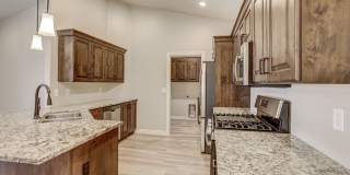 3 Bed, 2 Bath, 2 Car Garage For Rent. Pet Friendly Gallery 5