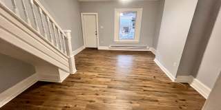 Updated 3 Bedroom 1.5 Bath Townhome w/ Paved Yard + Washer & Dryer Gallery 14