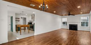 Beautifully Updated 2/2 Cottage - Available now! Gallery 8