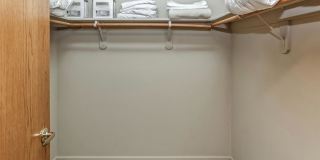 Lakeside Hills Apartments Gallery 24