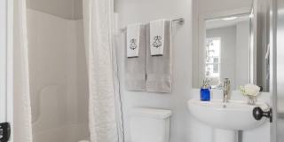 Gorgeous 3 bedroom end unit townhome with garage Gallery 13