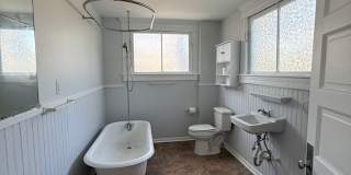 Penthouse Vintage Apartment in Historic Home Near Downtown Gallery 5