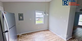 Adorable 2 BD/1 BA Duplex with Covered Back Patio Gallery 6
