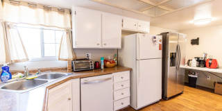 6 Bedroom 3.5 Bathroom Tri-Level Home In Tempe close to ASU Gallery 8