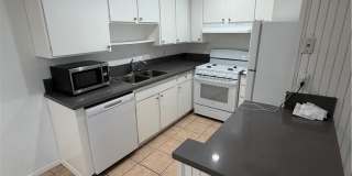 1101 W Macarthur Blvd Gallery 12