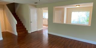 Adorable 3 bedroom / 2.5 bath town home with newly remodeled kitchen! Gallery 11