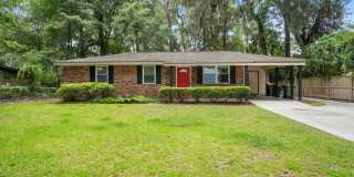 Southside Savannah Gem – 4BR Home in Windsor Forest with Sunroom & Patio Gallery 1