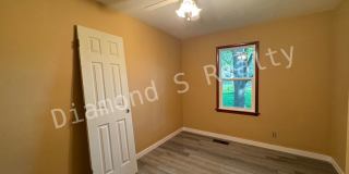 Charming and Clean 3 Bedroom Home - Nice/Quiet Neighborhood Gallery 7