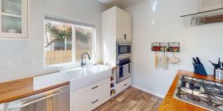 Short or Long Term Rental | ROOFTOP VIEWS! Gallery 5