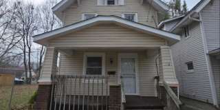 Single Family Home 4 Bedroom and 1.5 Bath For Rent Gallery 1