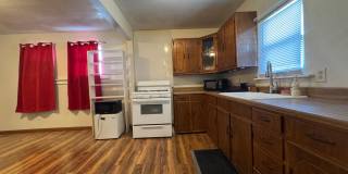 fully furnished 3-bedroom, 2-bathroom Gallery 9