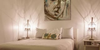 DH Holmes Gallery 33