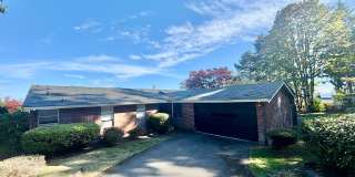 Beautiful Lake Forest Park Rambler with Lake Washington Views! Gallery 1