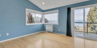 Stunning Sound & Olympic Mountain View Home in North Admiral Gallery 29
