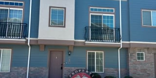 3 Primary Suites 2 Car Garage Townhome in Sandy Gallery 1