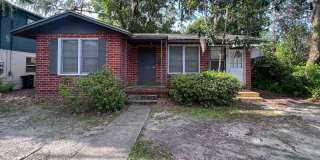 2/2 House Walking Distance to Campus - Available Fall 2026! Gallery 1