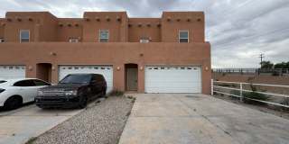 3 Bedroom Town Home Available Near 2nd St SW & Avenida Cesar Chavez / Dolores Huerta! Gallery 1