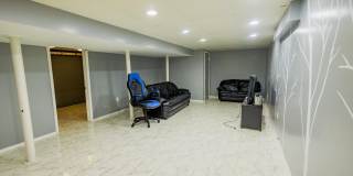 300 MACCLELLAND Avenue Gallery 32