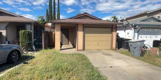 Charming 2 Bedroom, 1 Bath Home for Rent! Gallery 1