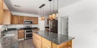 Charming 3 bed, 2.5 bath in El Mirage! W/POOL!! Gallery 13