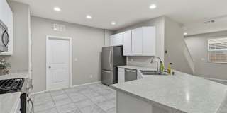 7135 Elder Street Gallery 15