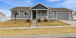 Excellent 3-Bedroom Home in Evans With Great Backyard & Attached Garage! Gallery 1